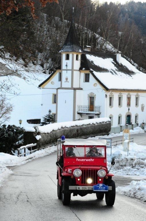 Jeep 1946, am Winterraid, Härtetest nach der Restauration: Fahrt via St. Moritz nach Cortina d'Ampezzo und retour